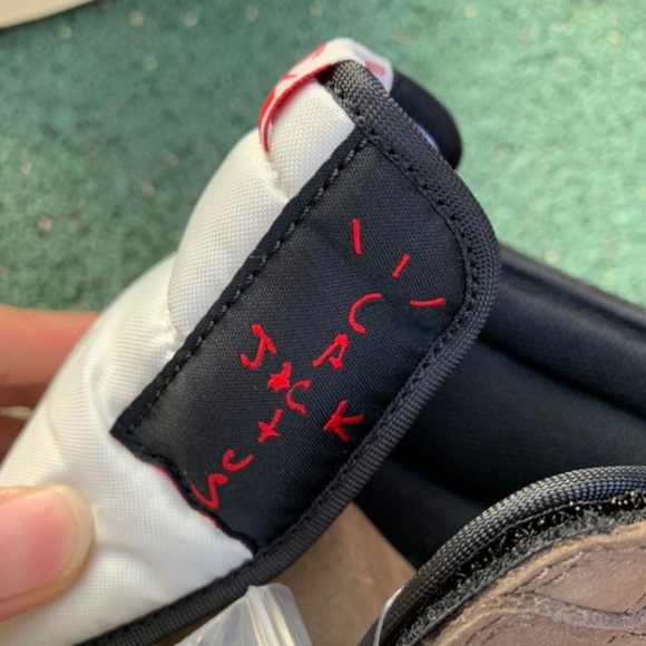 Travis Scott x Air Jordan 1 Retro High OG 'Mocha' - Picture 2 of 5